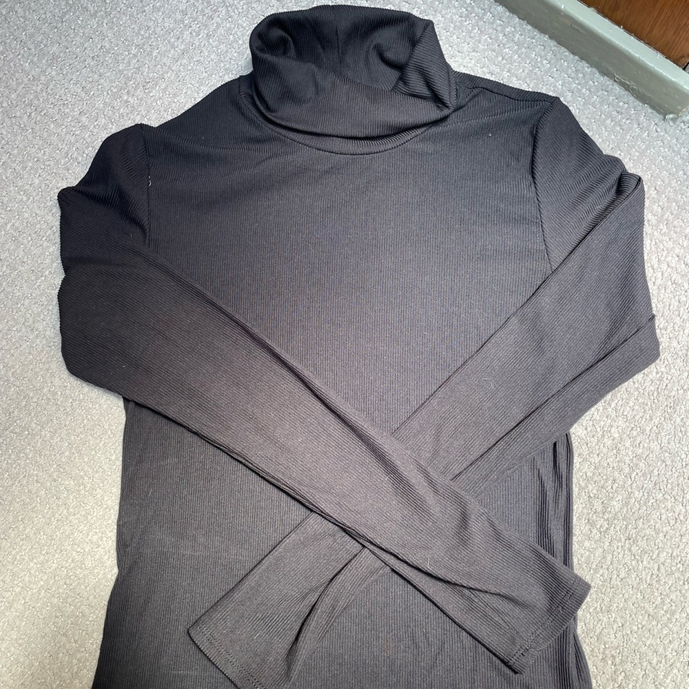 Turtle Neck - Picture 1 of 2